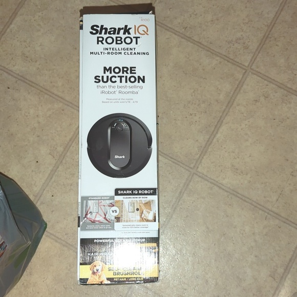 SHARK IQ ROBOT - Picture 2 of 5